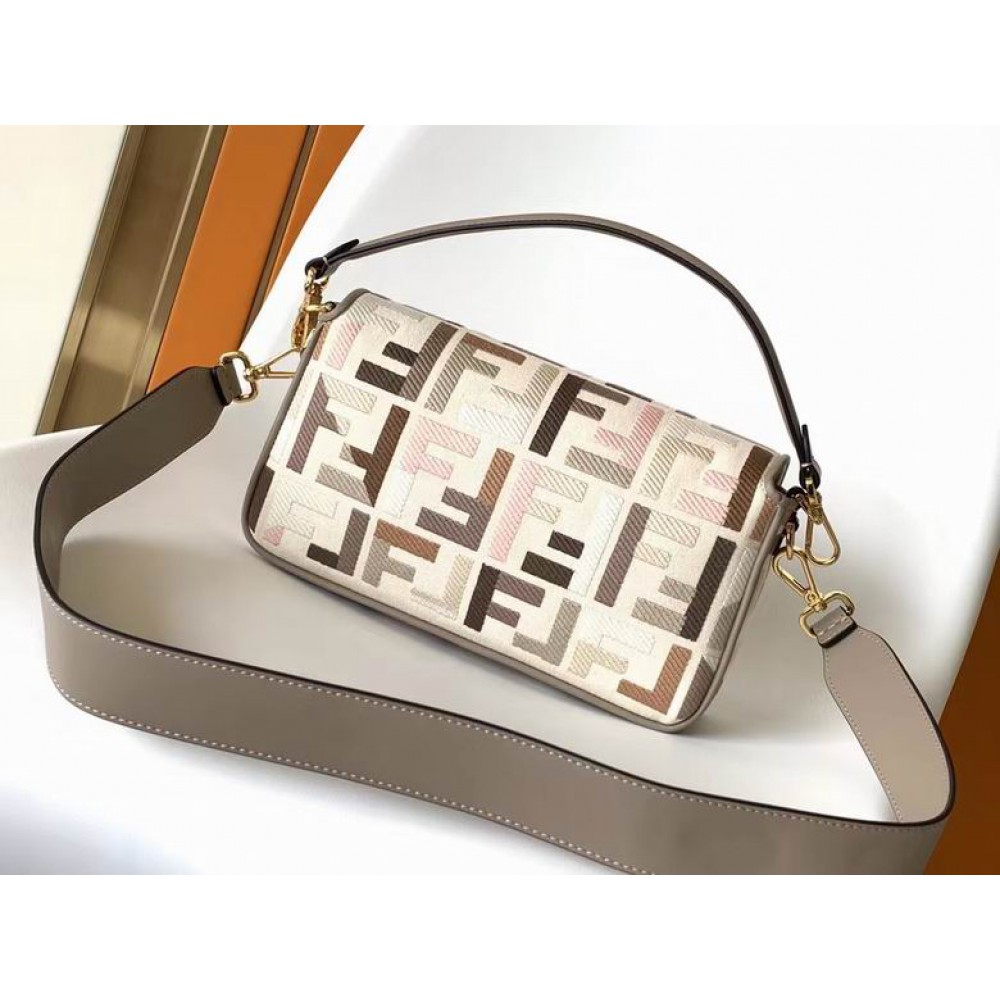 Fendi baguette 27x6x15cm Bags