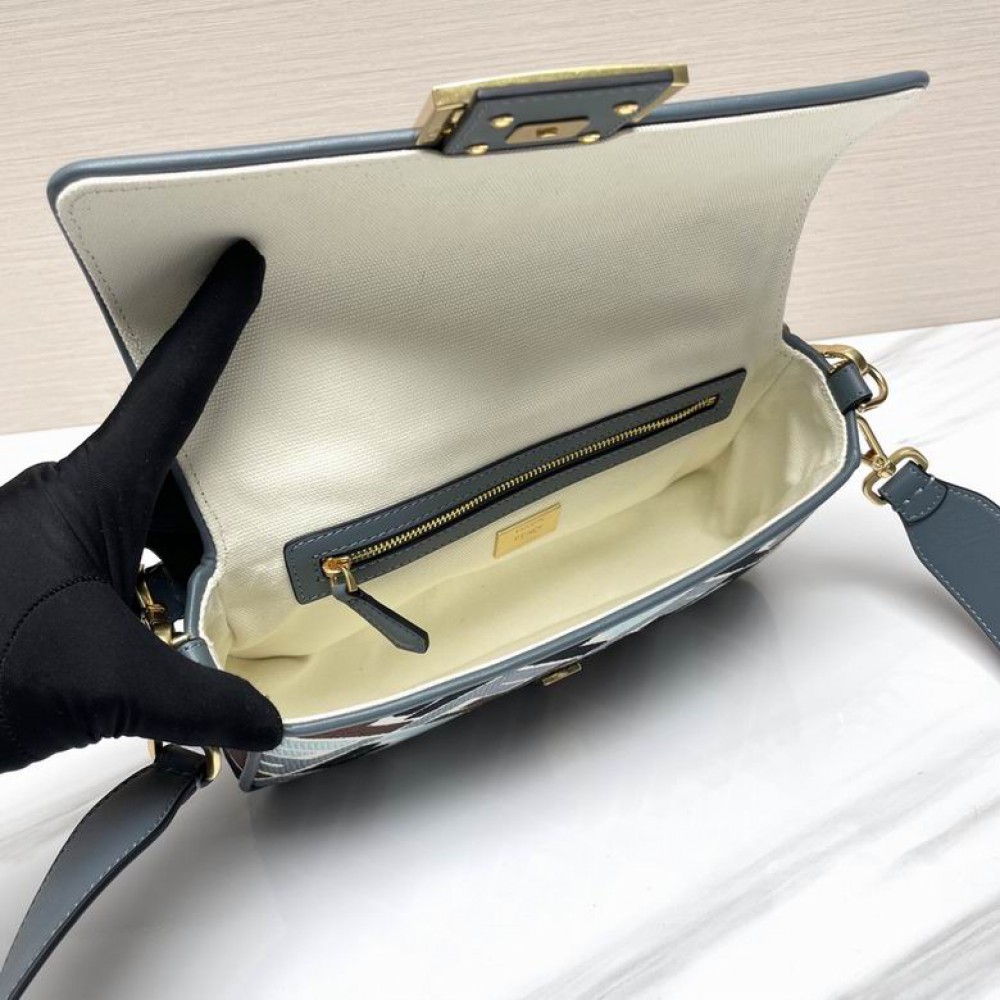 Fendi baguette 27x6x15cm Bags