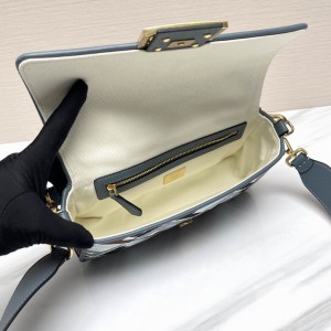 Fendi baguette 27x6x15cm Bags