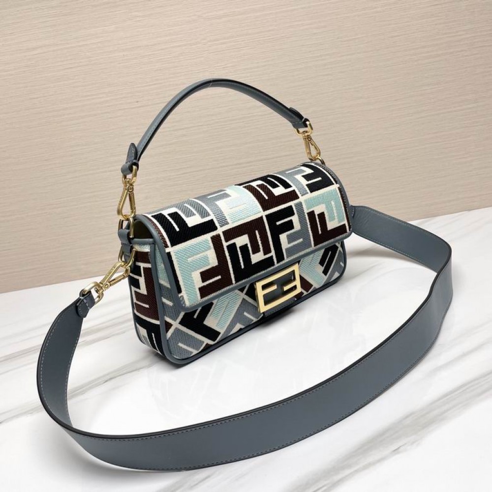 Fendi baguette 27x6x15cm Bags