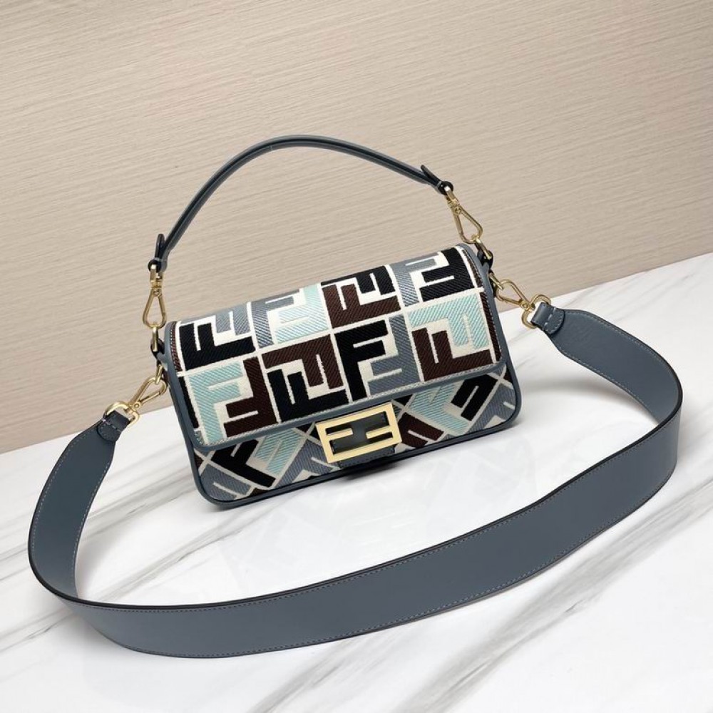 Fendi baguette 27x6x15cm Bags