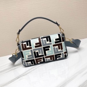 Fendi baguette 27x6x15cm Bags