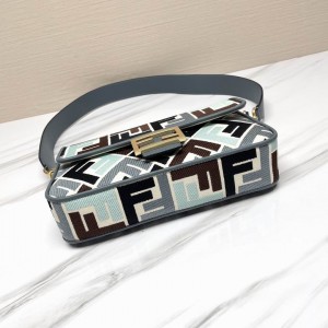 Fendi baguette 27x6x15cm Bags