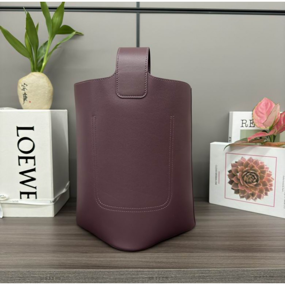 Loewe pebble bucket 24.5x23.5x28cm Bags