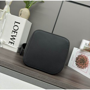 Loewe pebble bucket 24.5x23.5x28cm Bags