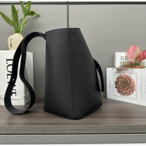 Loewe pebble bucket 24.5x23.5x28cm Bags