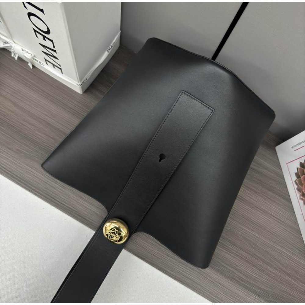 Loewe pebble bucket 24.5x23.5x28cm Bags