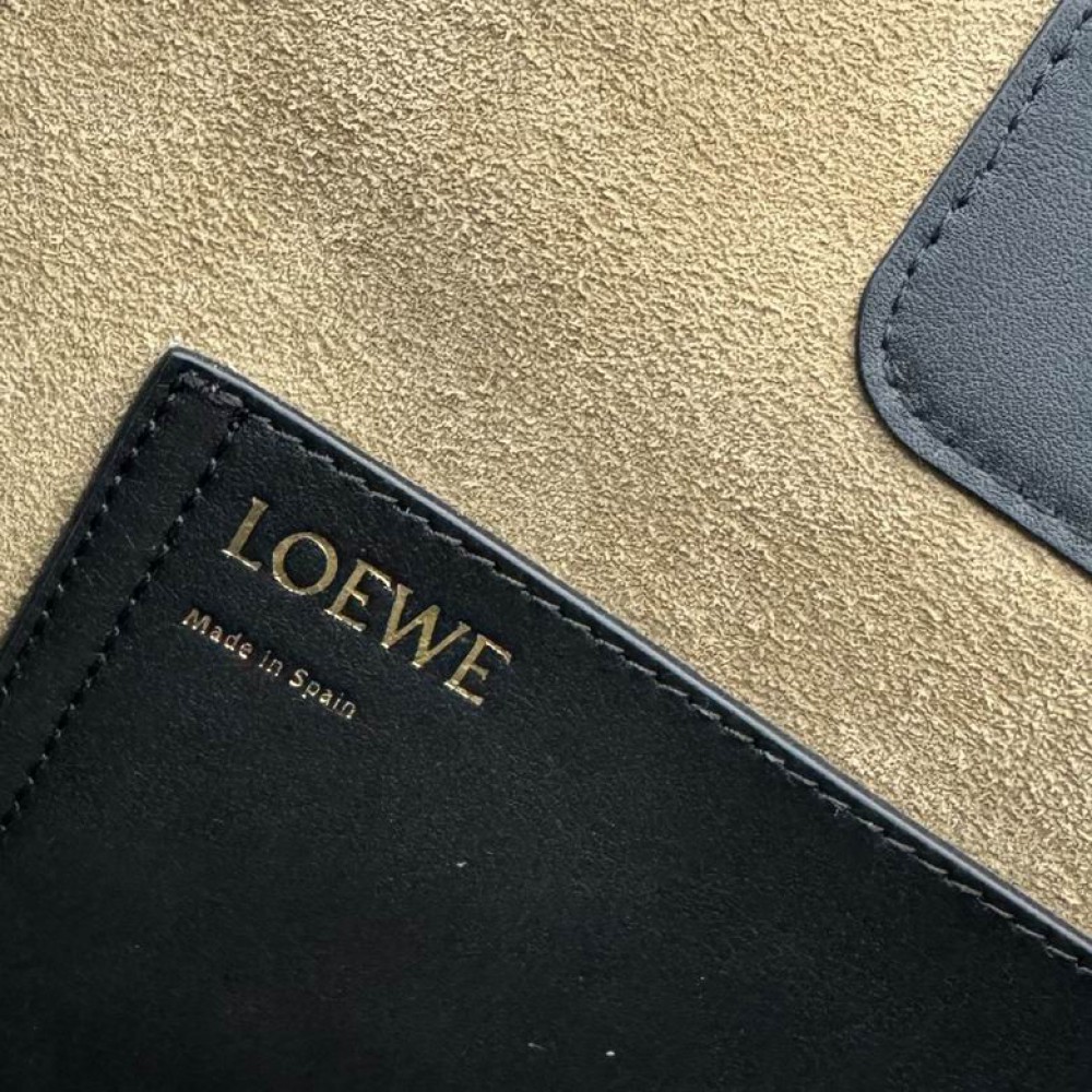 Loewe pebble bucket 24.5x23.5x28cm Bags