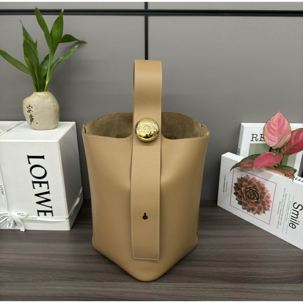 Loewe pebble bucket 24.5x23.5x28cm Bags