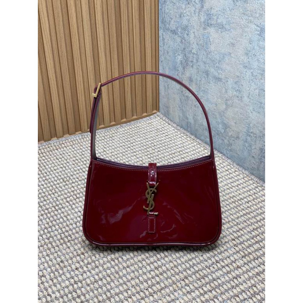 Ysl le 5 a 7 in pattent leather 23 x 16 x 6.5 CM Bags