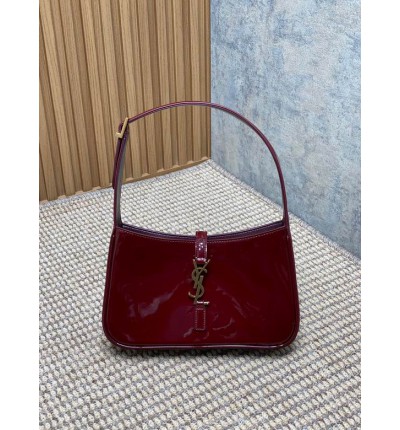 Ysl le 5 a 7 in pattent leather 23 x 16 x 6.5 CM