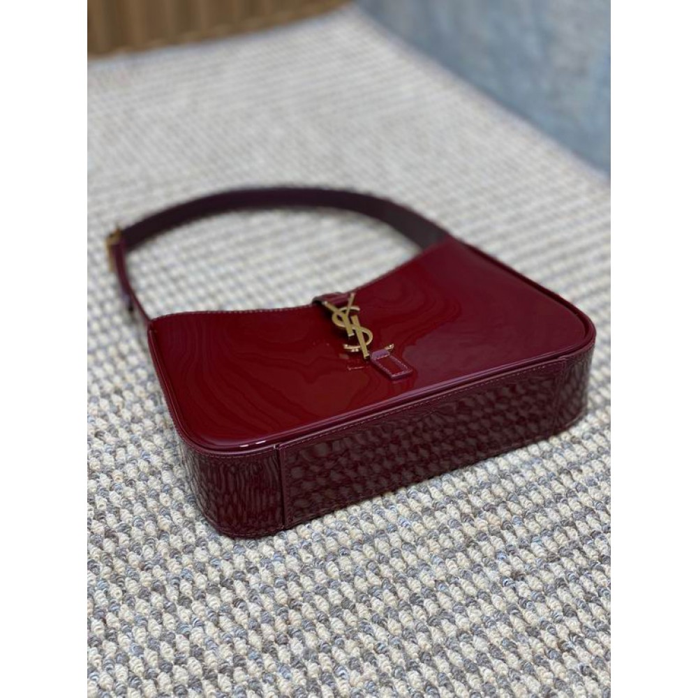 Ysl le 5 a 7 in pattent leather 23 x 16 x 6.5 CM Bags