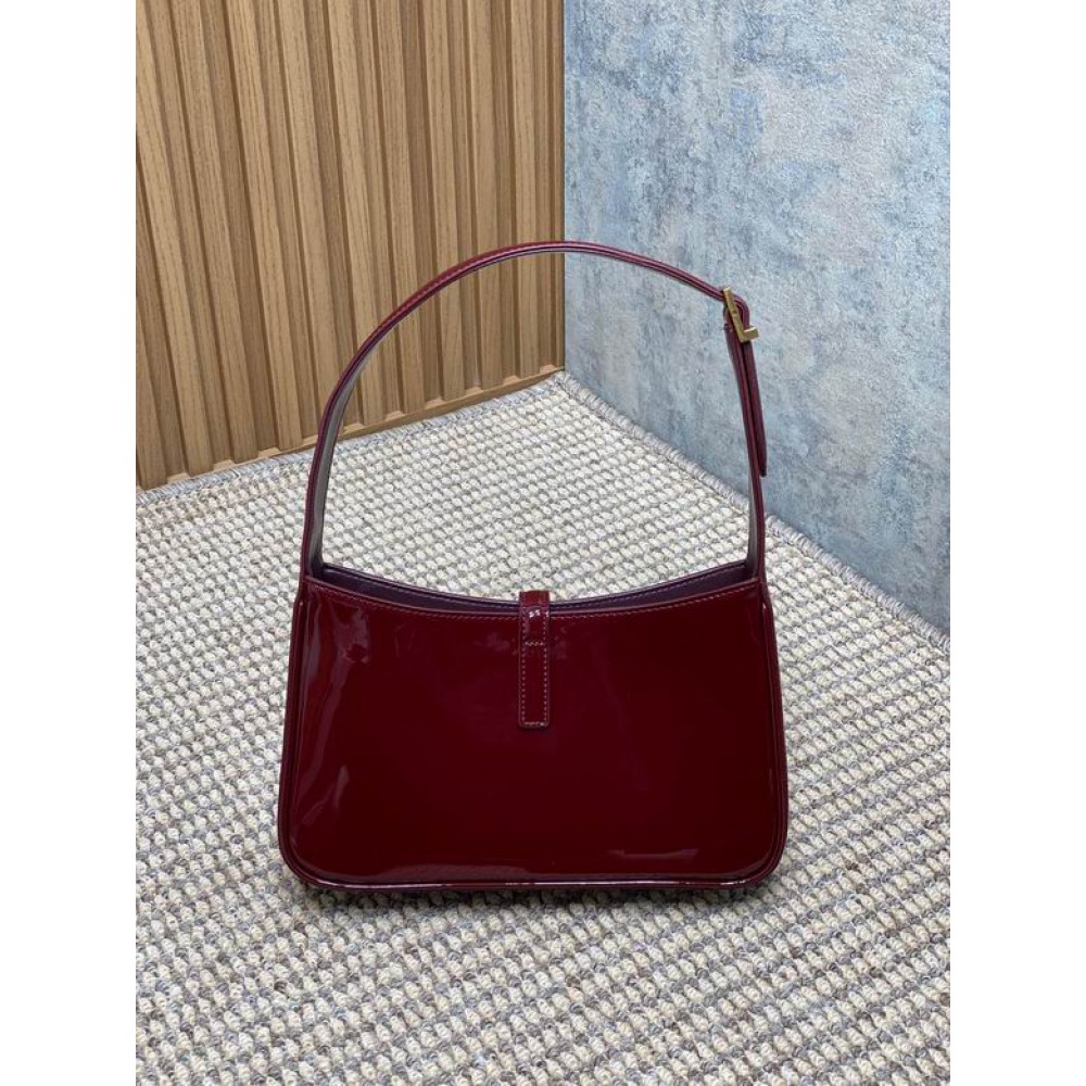 Ysl le 5 a 7 in pattent leather 23 x 16 x 6.5 CM Bags