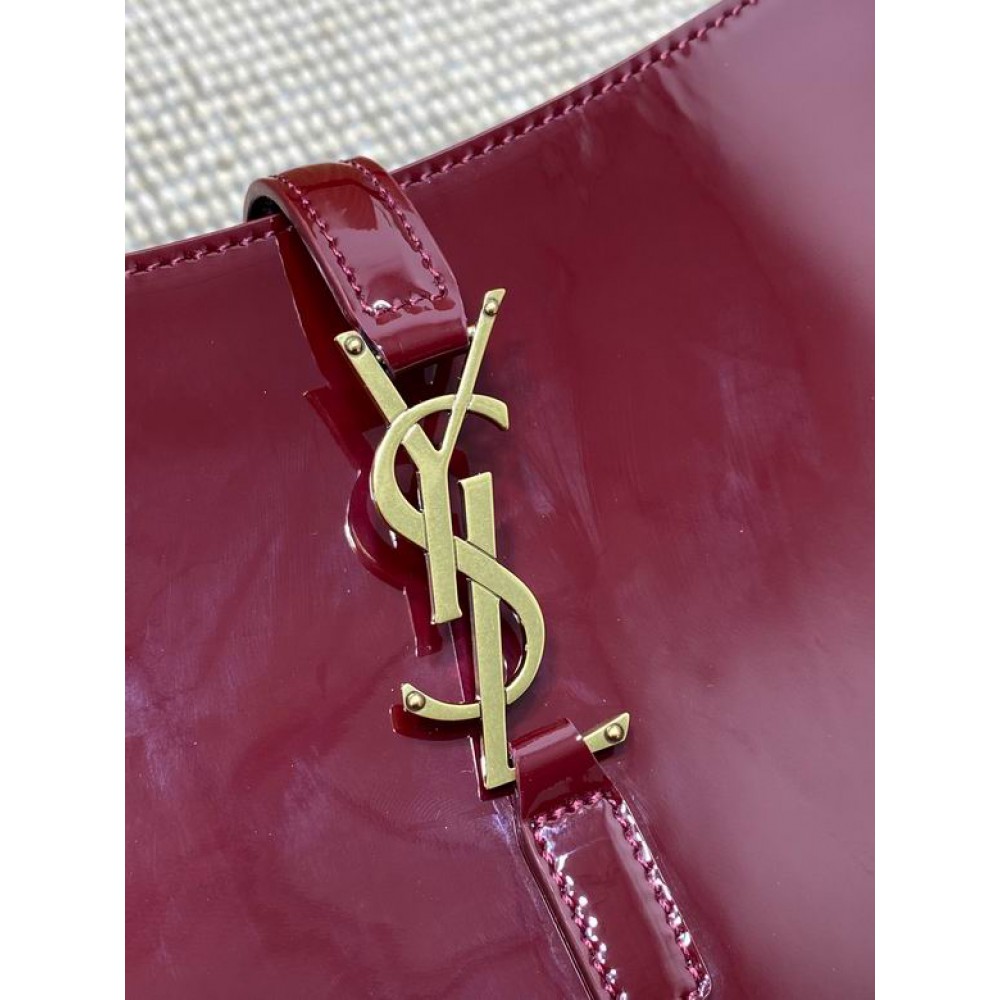 Ysl le 5 a 7 in pattent leather 23 x 16 x 6.5 CM Bags