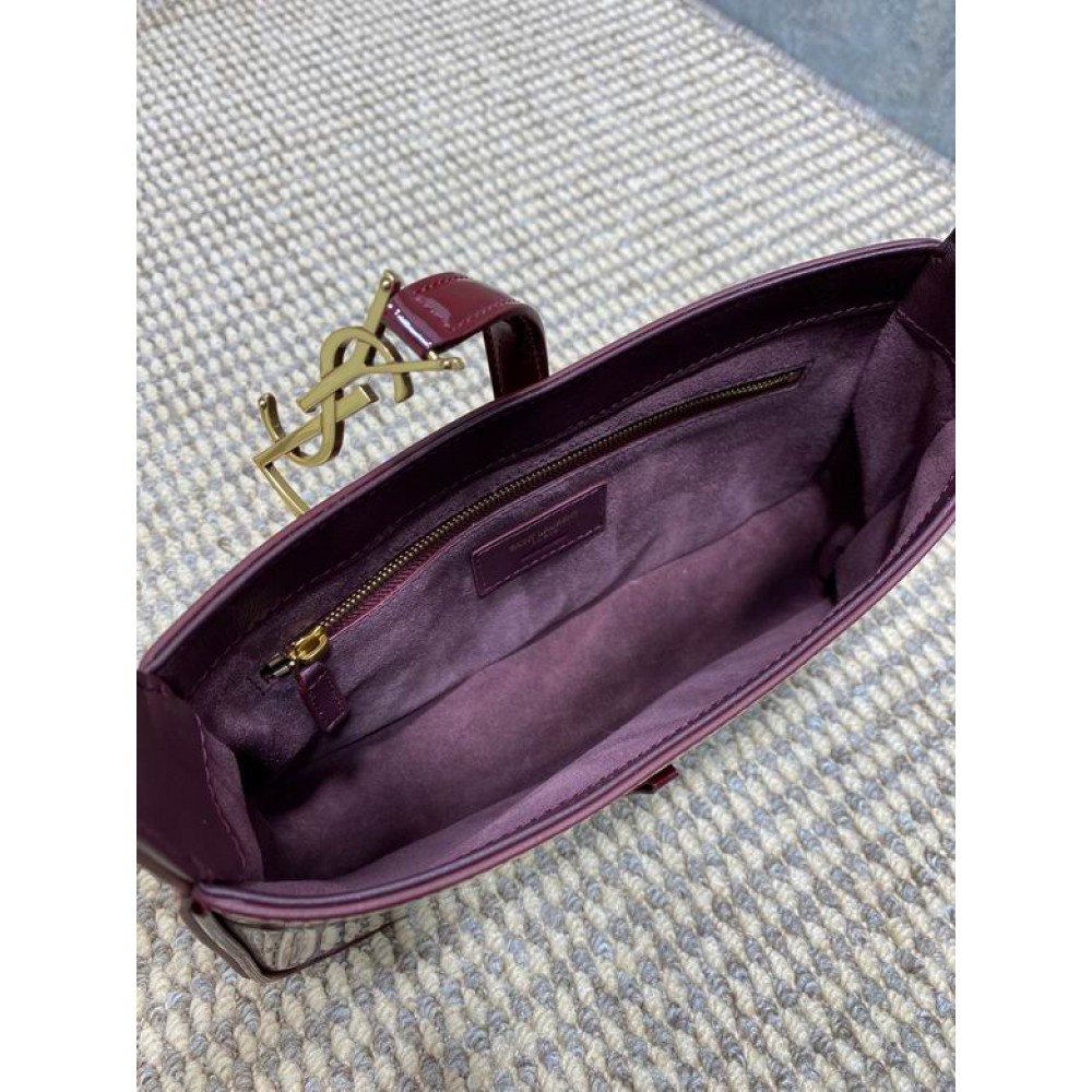 Ysl le 5 a 7 in pattent leather 23 x 16 x 6.5 CM Bags