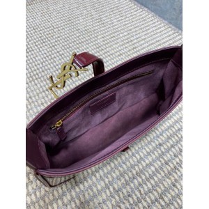 Ysl le 5 a 7 in pattent leather 23 x 16 x 6.5 CM Bags