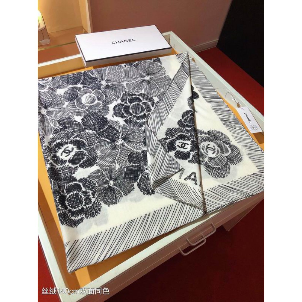 Chanel scarf 140x140 cm 70% silk 30% cashmere 
