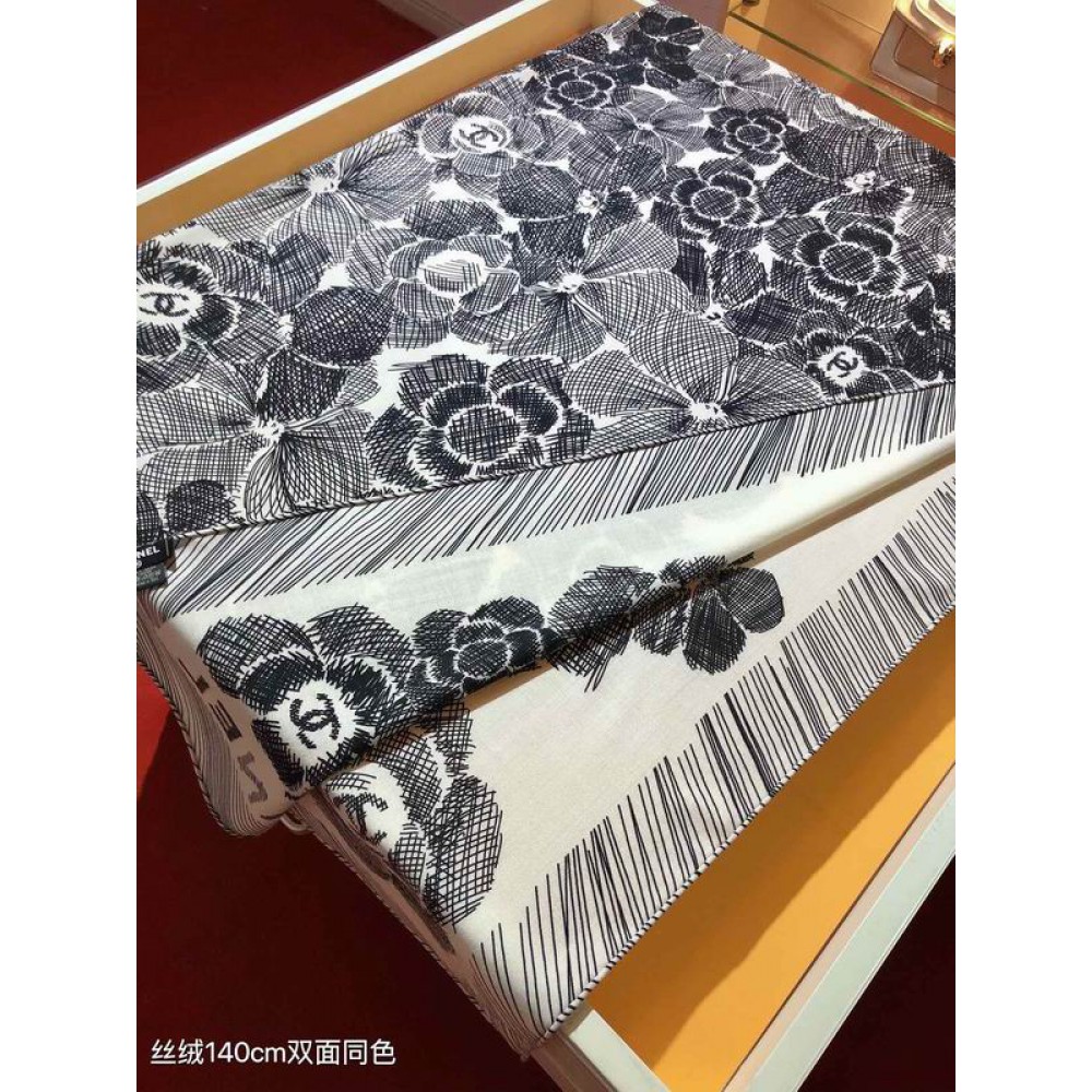 Chanel scarf 140x140 cm 70% silk 30% cashmere 