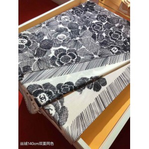 Chanel scarf 140x140 cm 70% silk 30% cashmere 