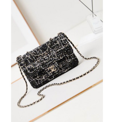 Chanel flap bag 14x20x8cm