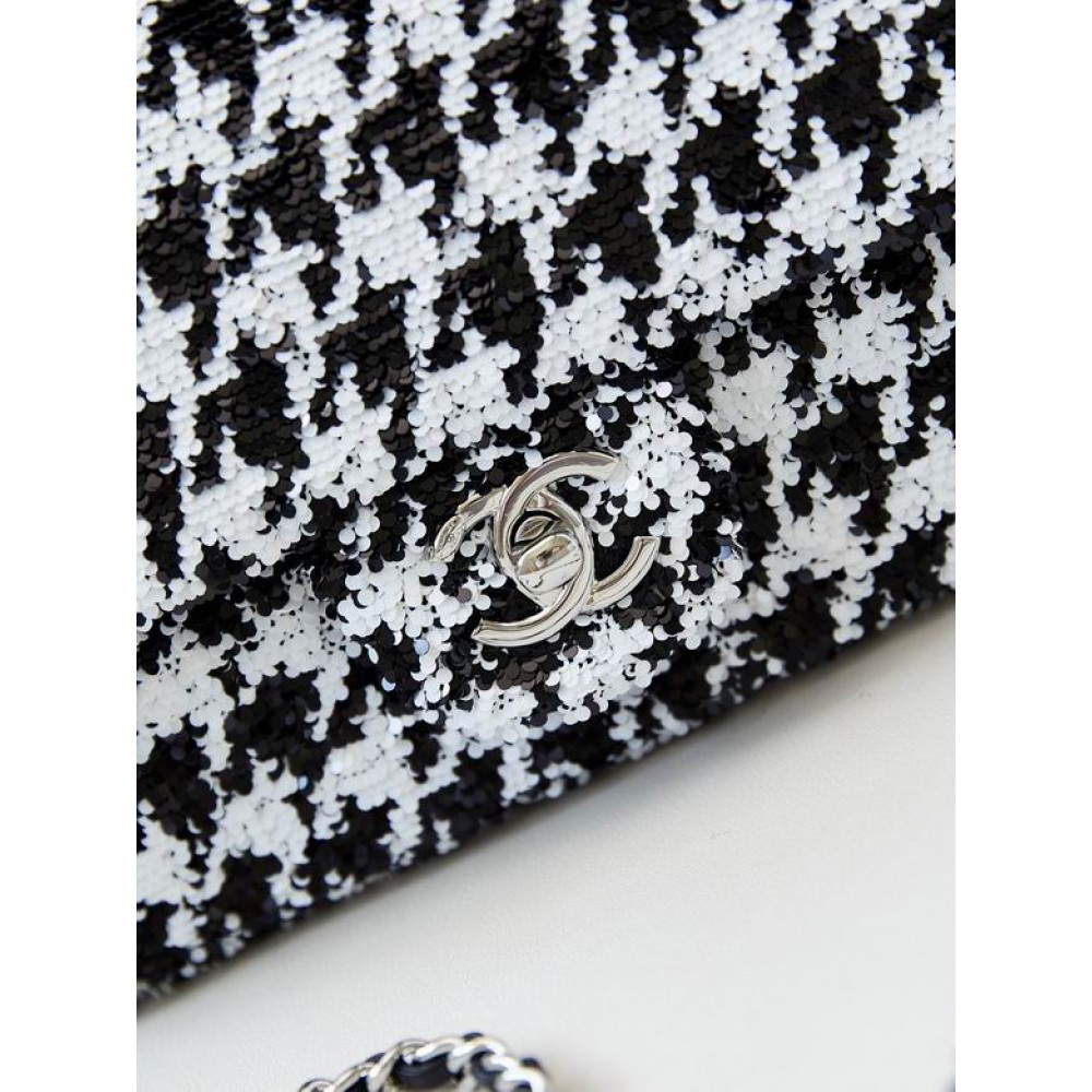 Chanel flap bag 13x21x8cm Bags