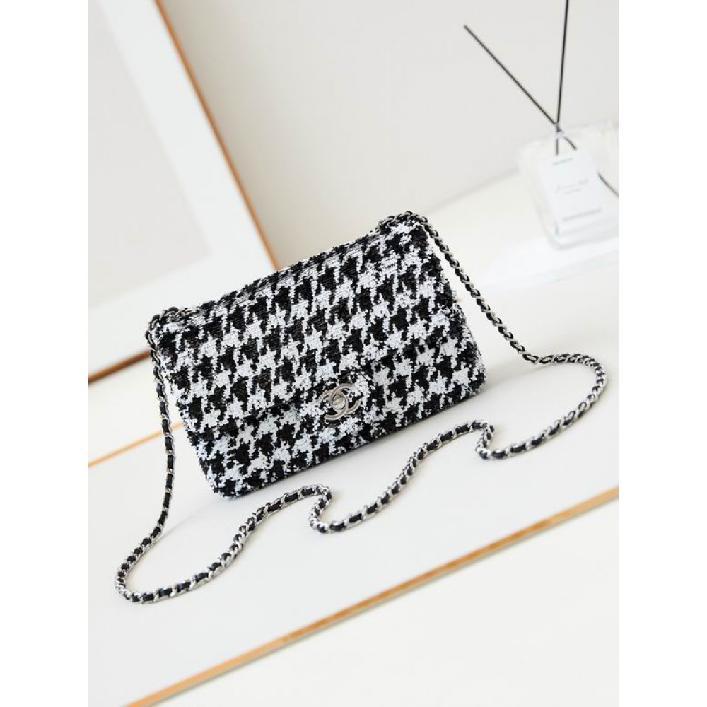 Chanel flap bag 13x21x8cm Bags