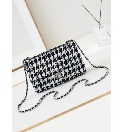 Chanel flap bag 13x21x8cm