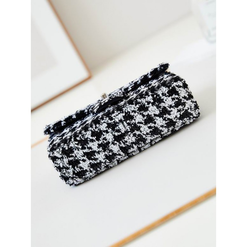 Chanel flap bag 13x21x8cm Bags