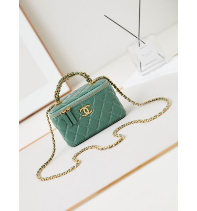 Chanel beauty bag 9.5x17x8cm