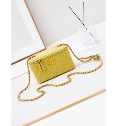 Chanel beauty bag 9.5x17x8cm