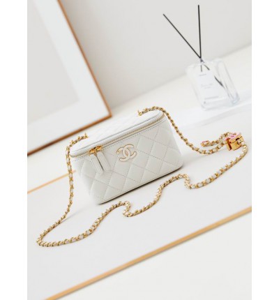 Chanel beauty bag 9.5x17x8cm