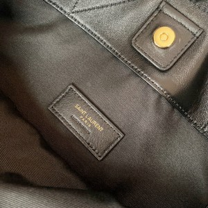 JAMIE 4.3 POCHON in lambskin 38 x 33 x 2 cm 