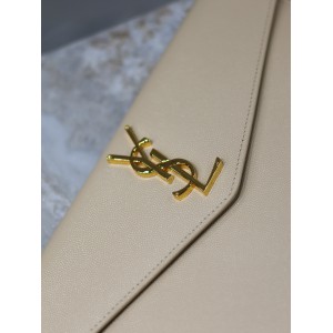 Ysl UPTOWN pouch in grain de poudre leather 27 x 16 x 2 CM 