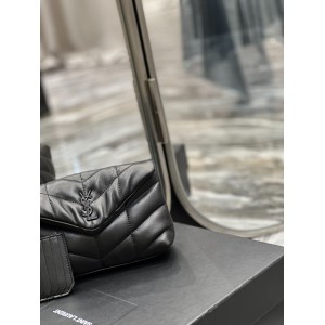 Ysl PUFFER small pouch in leather 19 X 9,5 X 2,5 CM Bags