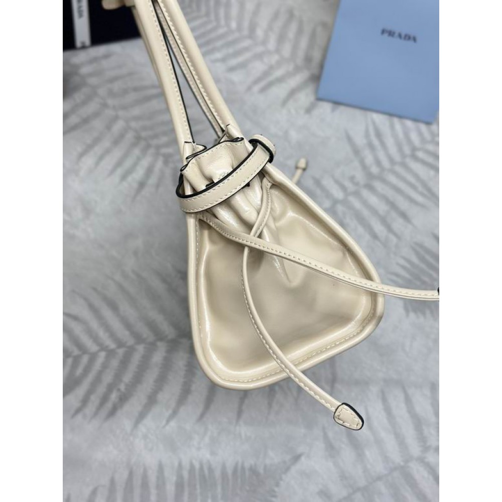 Prada Medium leather handbag 32x15.5x12cm Bags