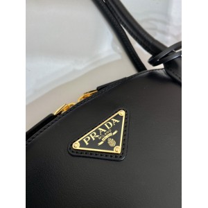 Prada Small leather handbag 26x17x9cm Bags