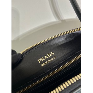 Prada Small leather handbag 26x17x9cm Bags