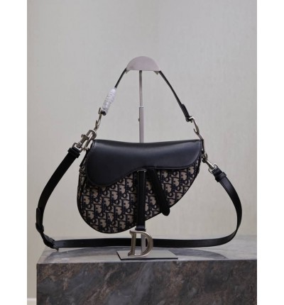 Dior saddle bag 25.5 x 20 x 6.5 cm
