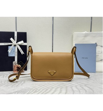 Prada saffiano leather bag 24x15x8cm