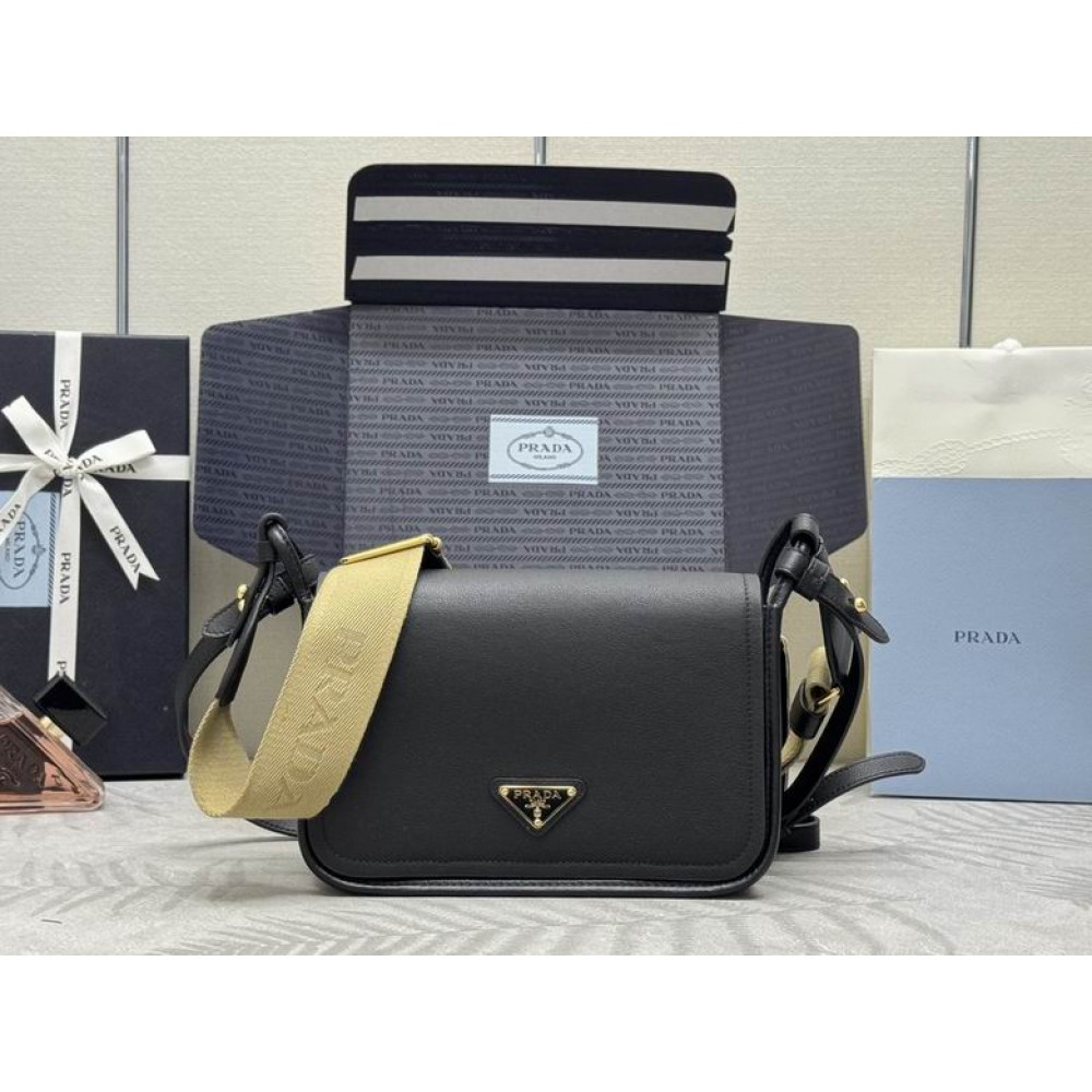 Prada saffiano leather bag 24x15x8cm Bags