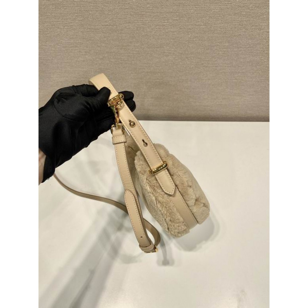 Prada arque small bag 22.5x18.5cm fur Bags