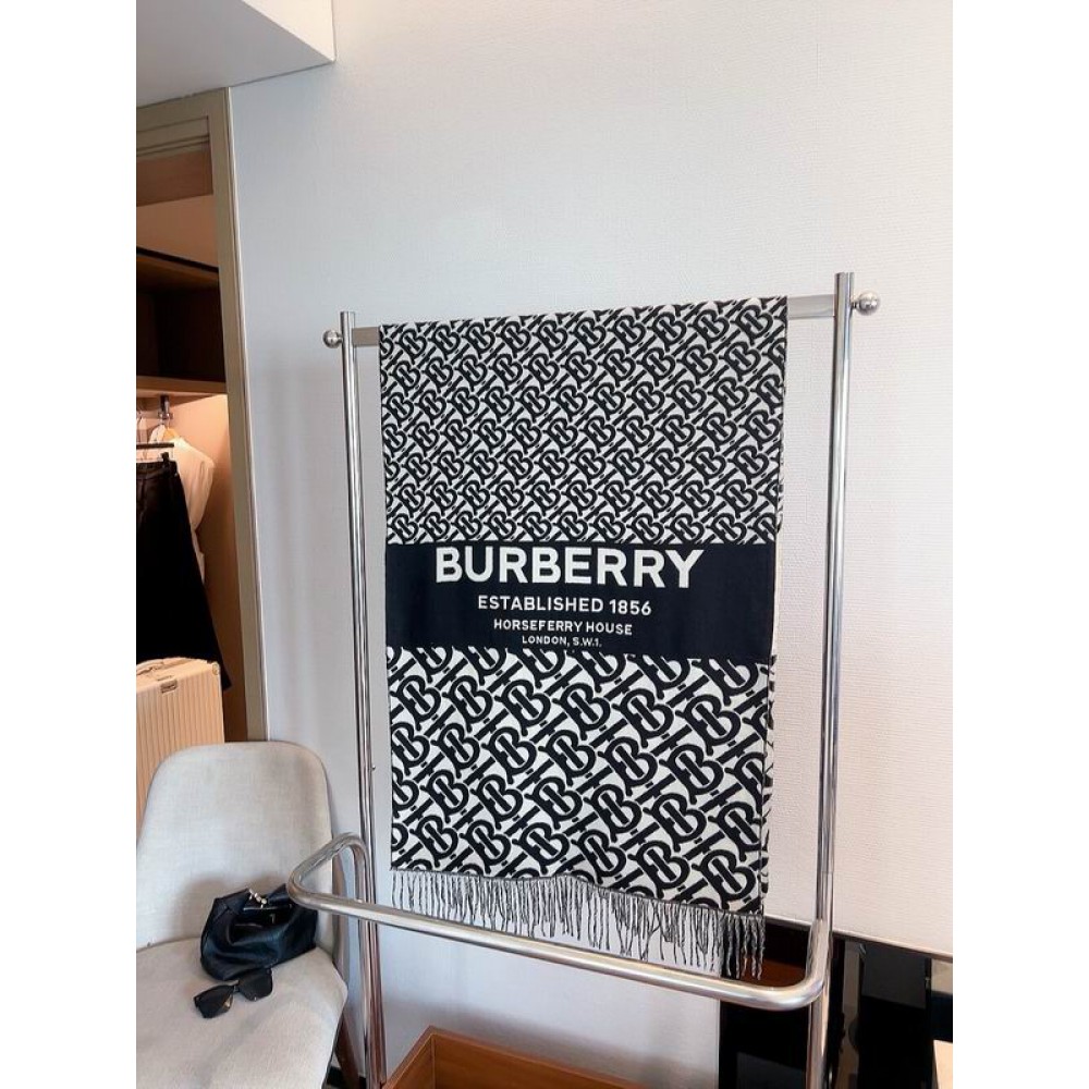 Burberry scarf 180x50cm cotton silk Accesories
