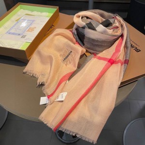 Burberry scarf 200x90cm cotton silk Accesories