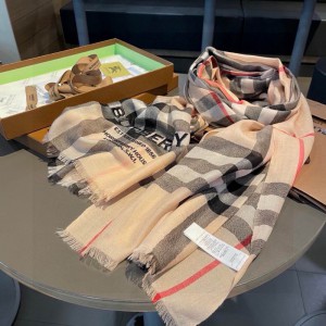 Burberry scarf 200x90cm cotton silk Accesories