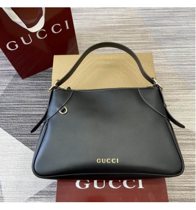 GG Emblem medium shoulder bag 815217 37x23x8cm