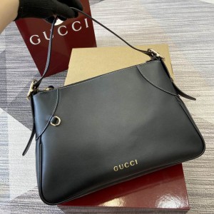 GG Emblem medium shoulder bag 815217 37x23x8cm Bags