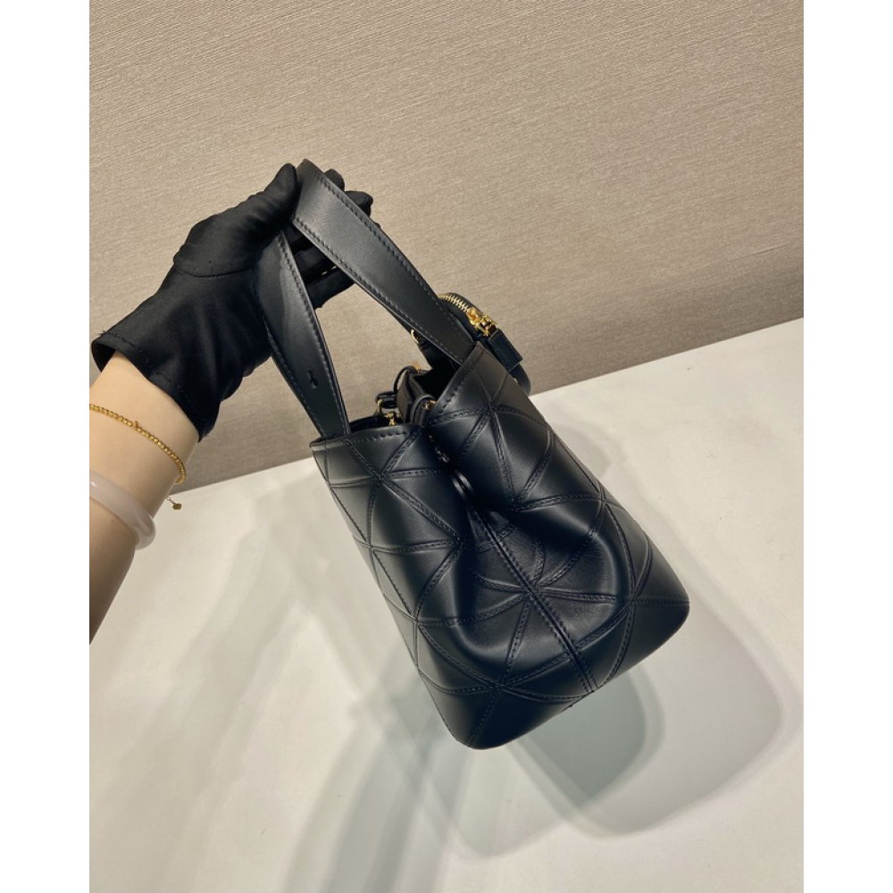 Prada tote bag leather 100% small size 26x17x13.5cm Bags