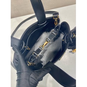 Prada tote bag leather 100% small size 26x17x13.5cm Bags