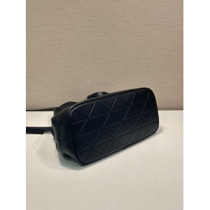 Prada tote bag leather 100% medium size 33x21.5x16cm Bags