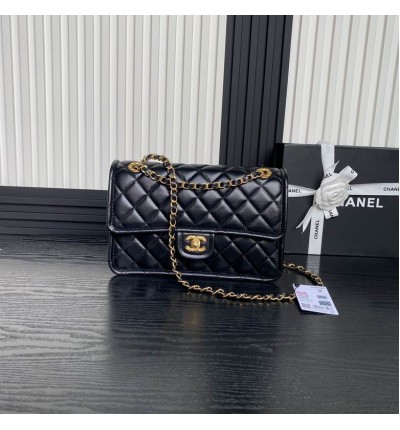 Chanel classic flap bag 19.5x28x7.5cm